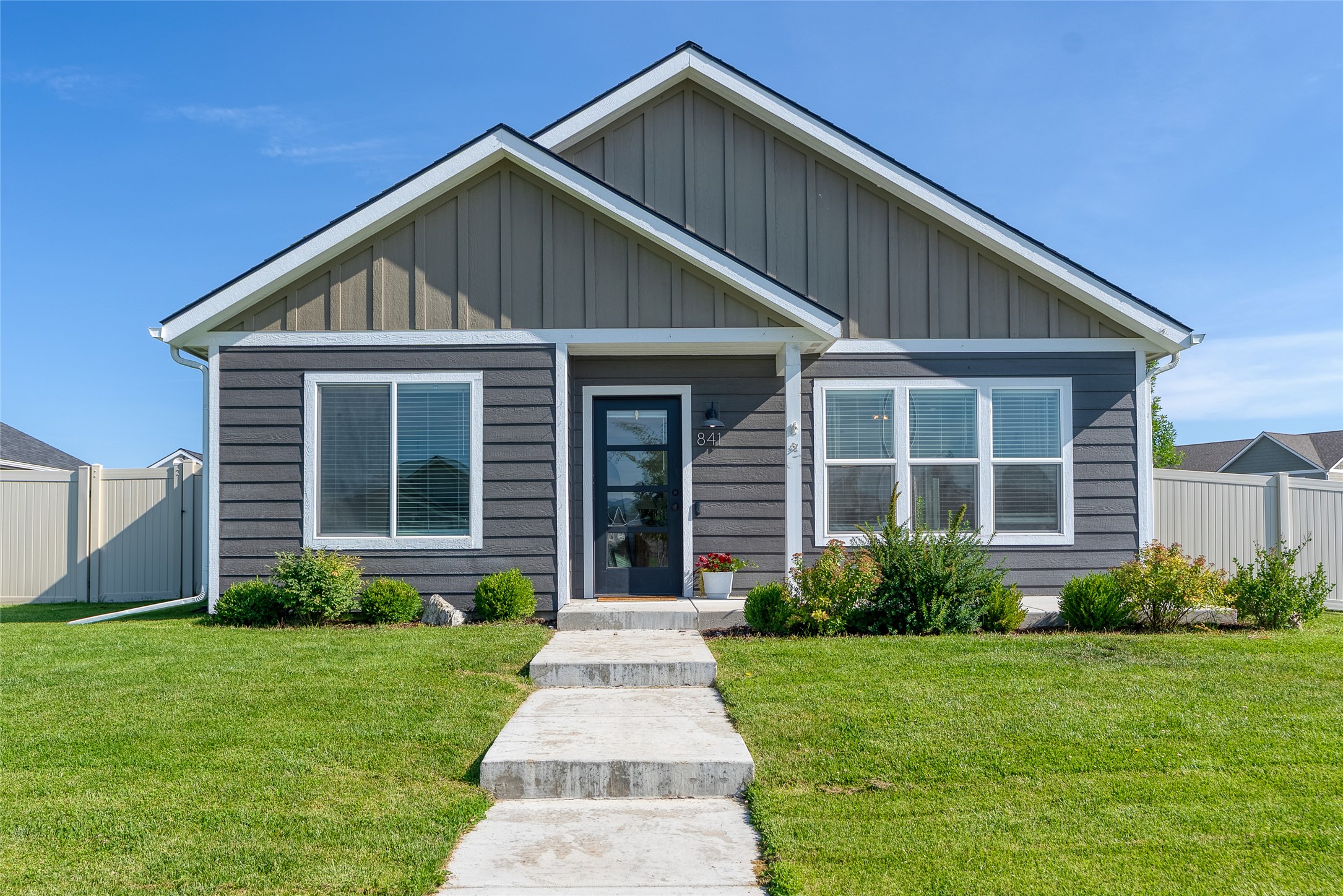 841 Mountain Vista Way