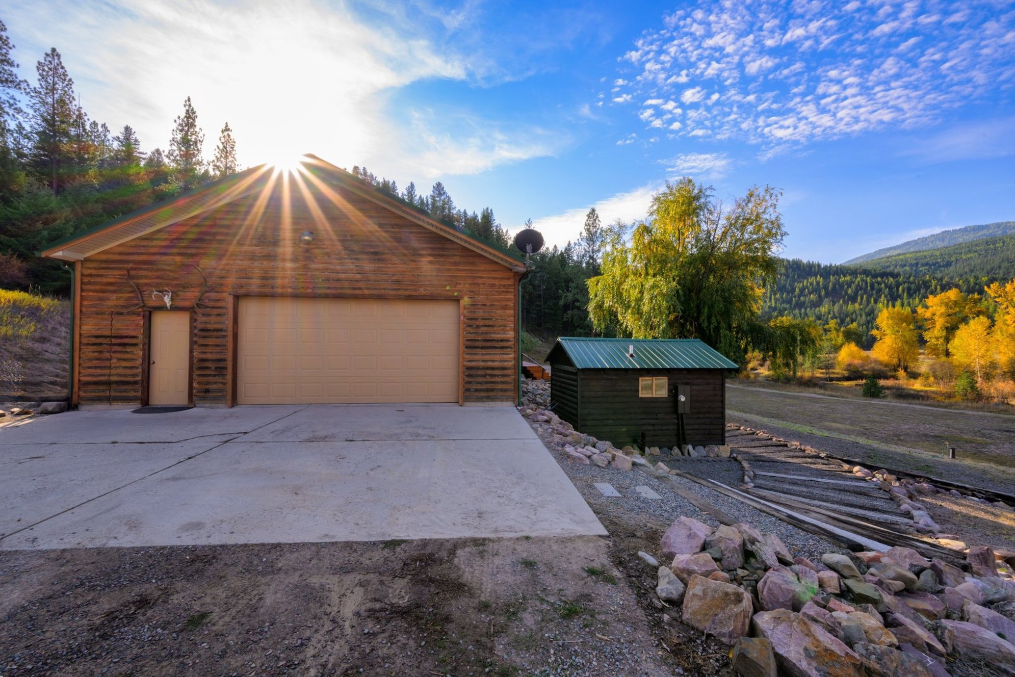 Huson, Montana 59846, United States, 3 Bedrooms Bedrooms, ,2 BathroomsBathrooms,Residential,Pending,81690