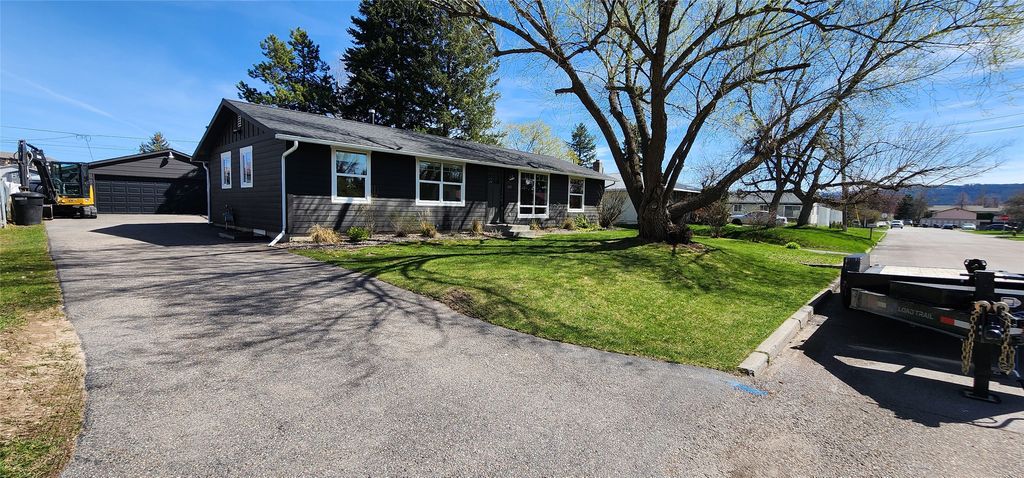 Photo of 217 Glenwood Drive, Kalispell, MT 59901 (MLS # 30069146)