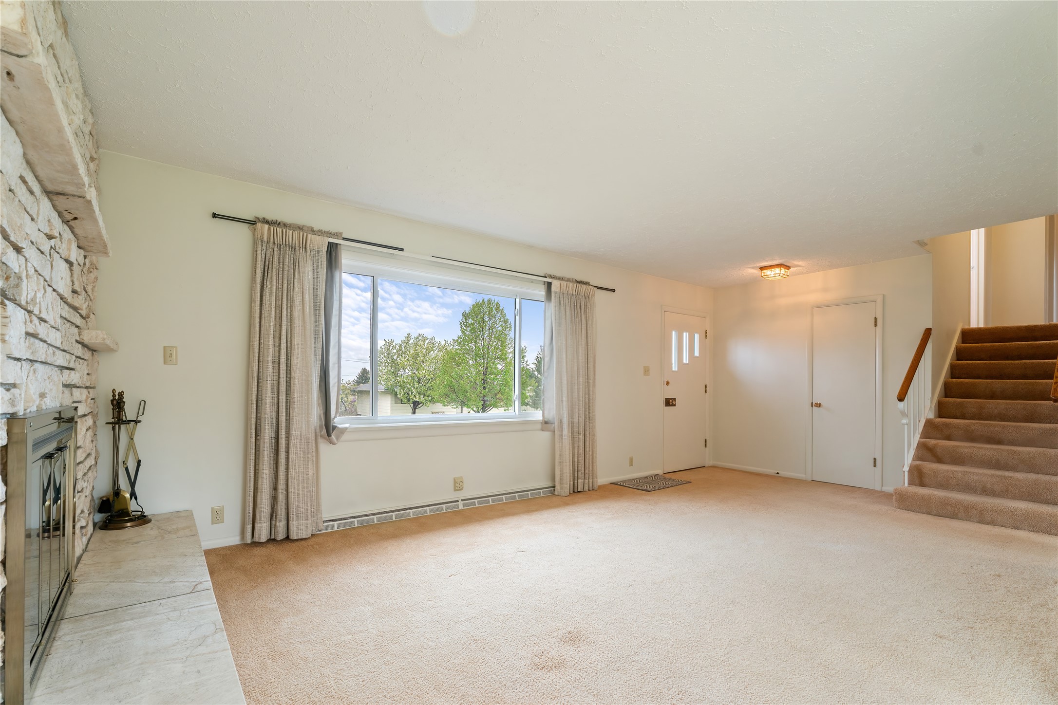 Helena, Montana 59601, United States, 3 Bedrooms Bedrooms, ,2 BathroomsBathrooms,Residential,Pending,132233