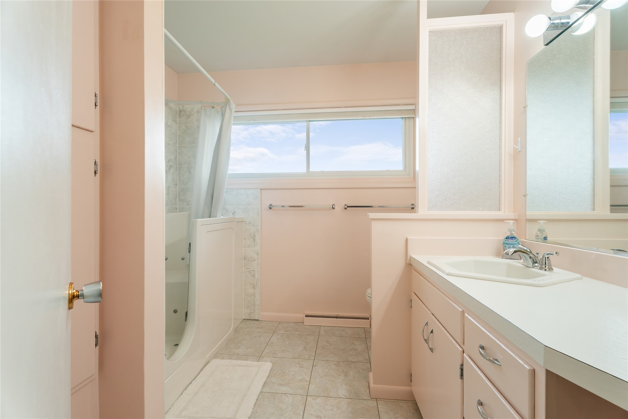 Helena, Montana 59601, United States, 3 Bedrooms Bedrooms, ,2 BathroomsBathrooms,Residential,Pending,132233