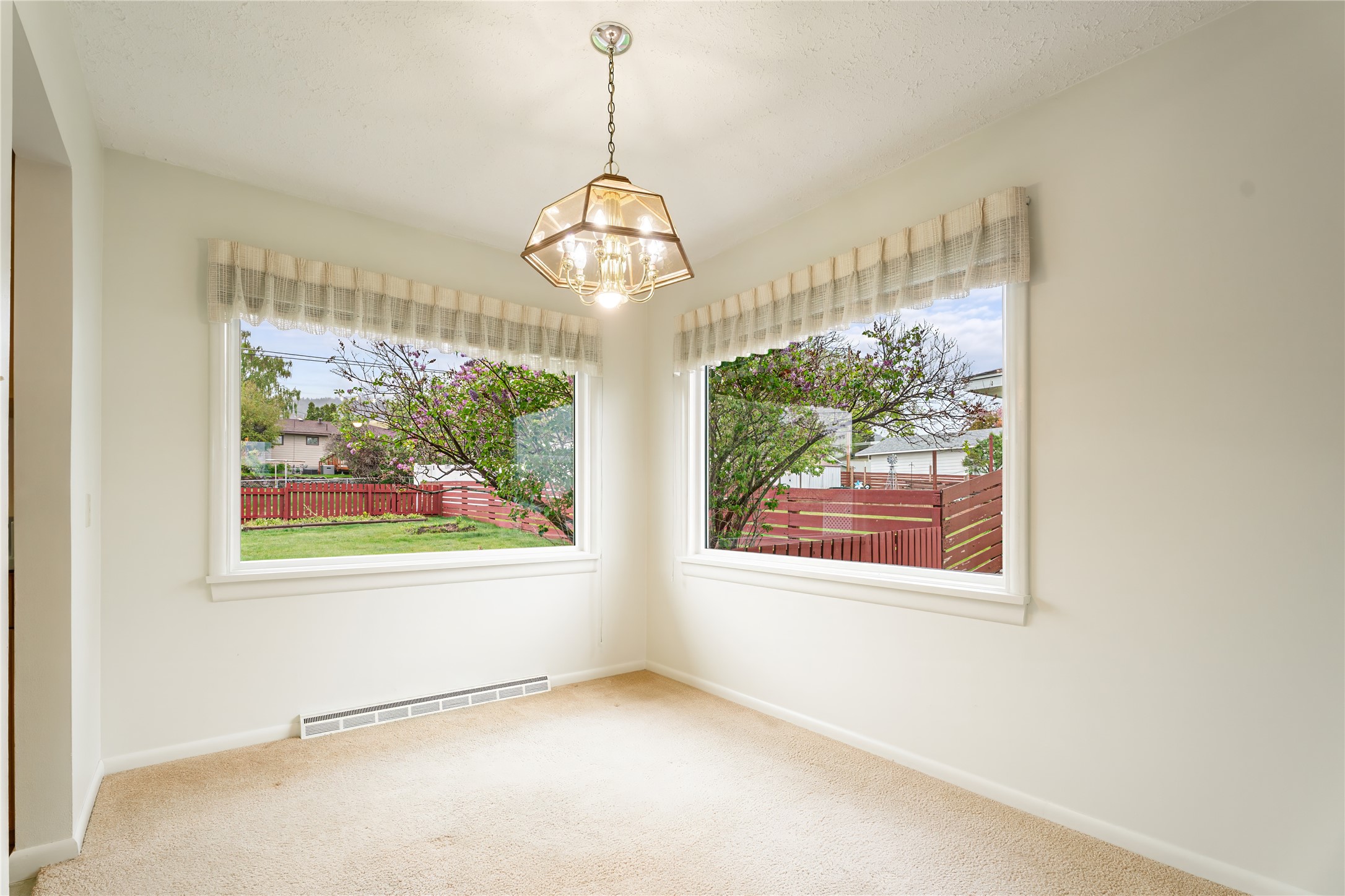 Helena, Montana 59601, United States, 3 Bedrooms Bedrooms, ,2 BathroomsBathrooms,Residential,Pending,132233