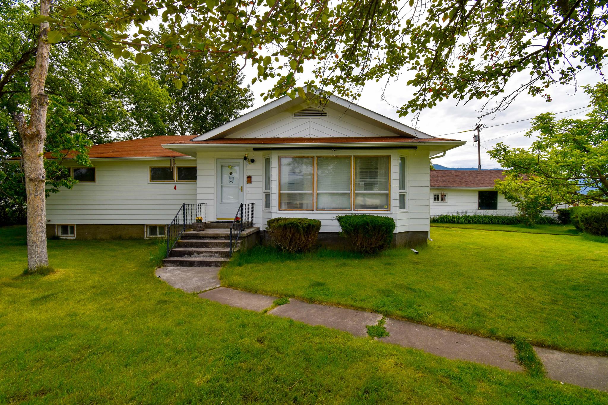 29 River Road W