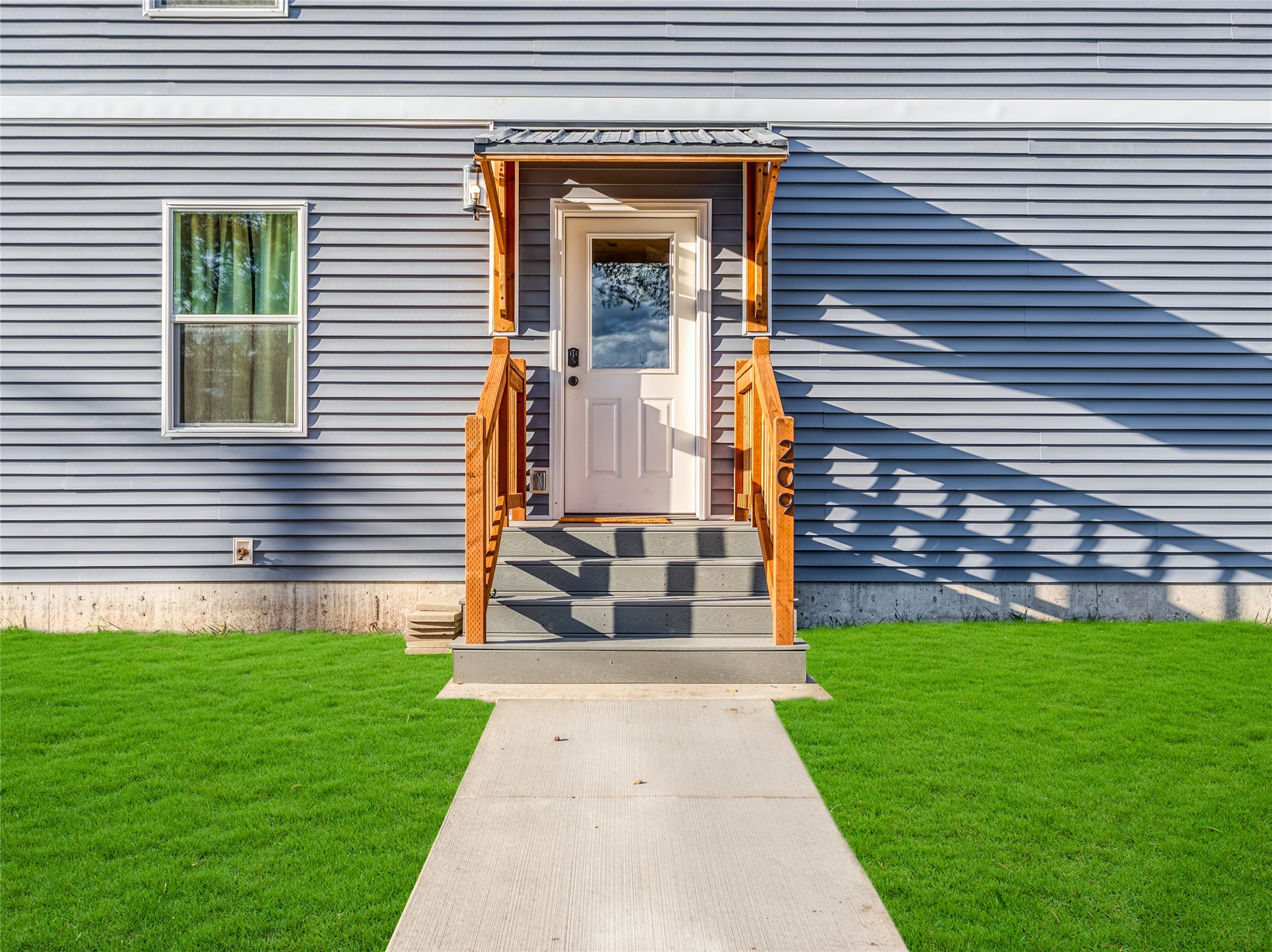 209 12th Street W