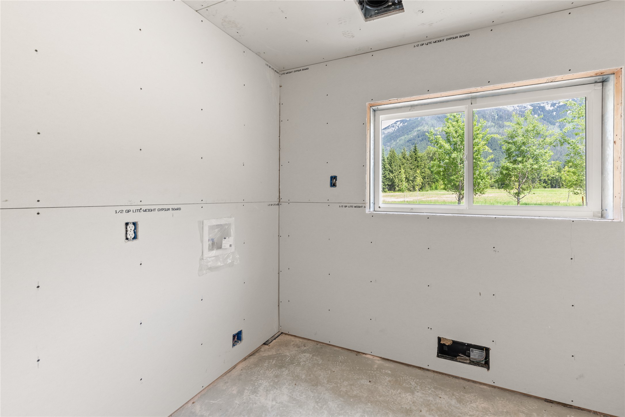 Heron, Montana 59844, United States, 3 Bedrooms Bedrooms, ,3 BathroomsBathrooms,Residential,Active,147355