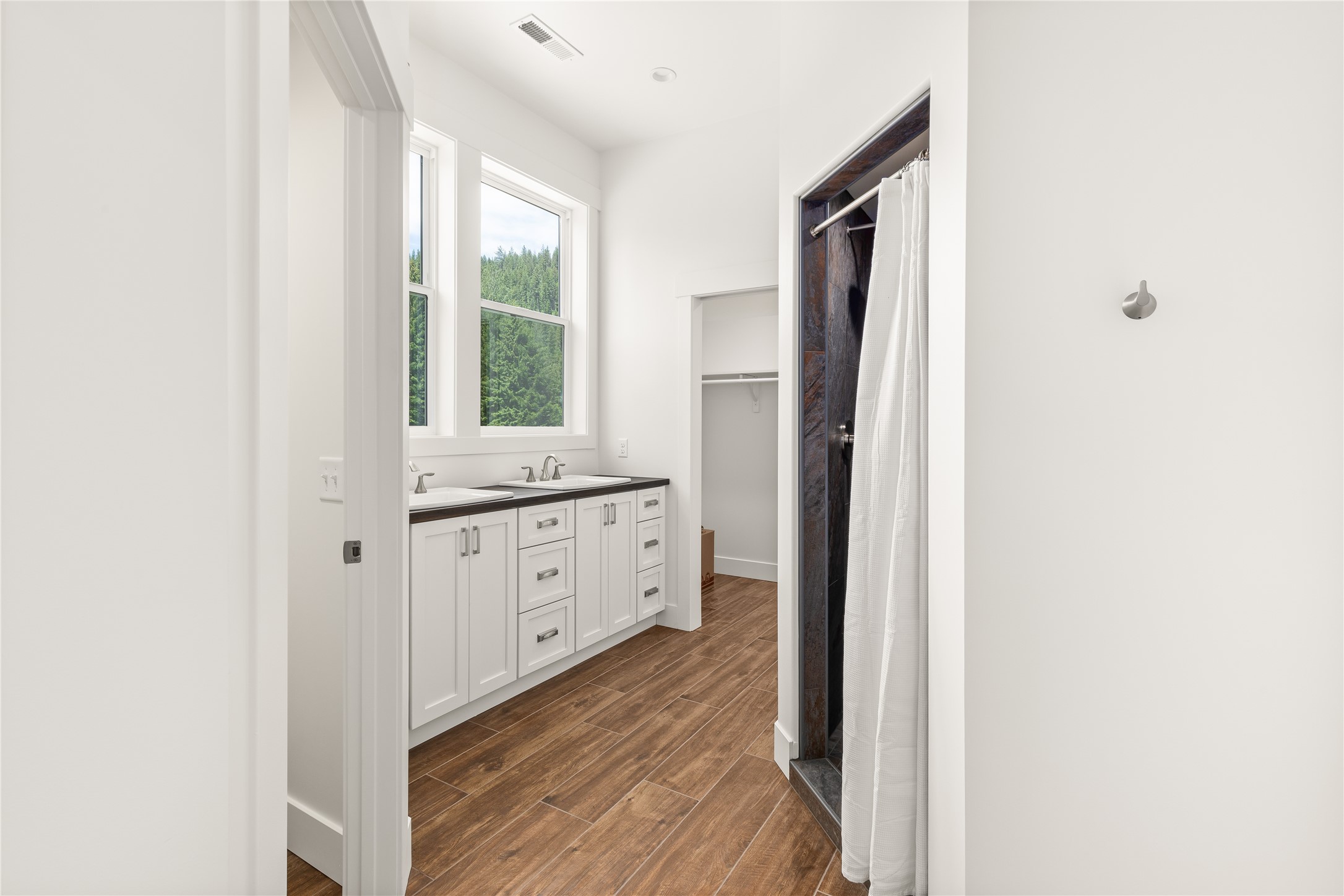 Heron, Montana 59844, United States, 3 Bedrooms Bedrooms, ,3 BathroomsBathrooms,Residential,Active,147355