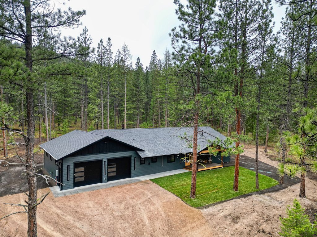 Photo of 3219 Bear Creek Road, Bonner, MT 59823 (MLS # 30069395)