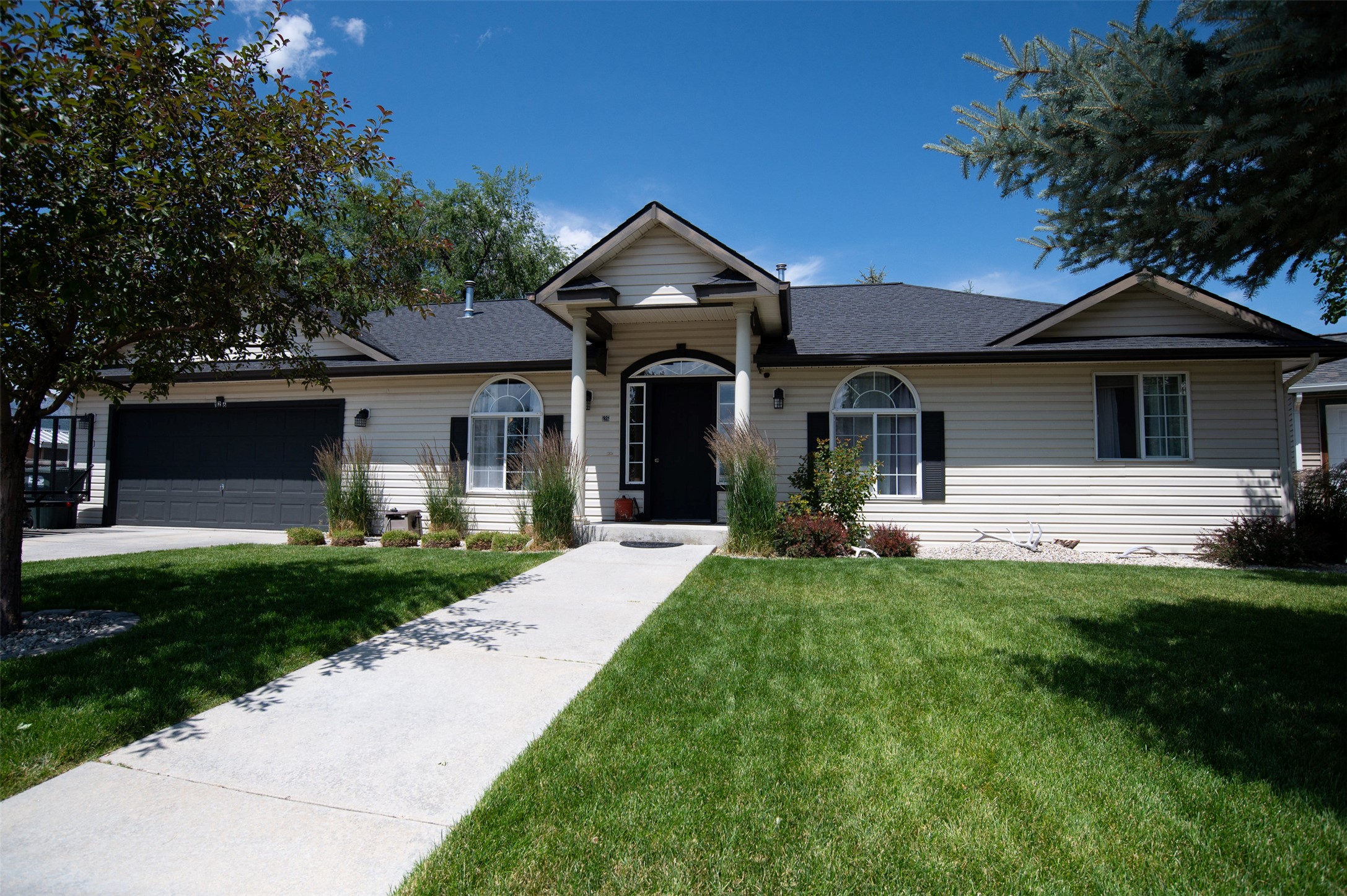 Hamilton, Montana 59840, United States, 3 Bedrooms Bedrooms, ,2 BathroomsBathrooms,Residential,Active,161811