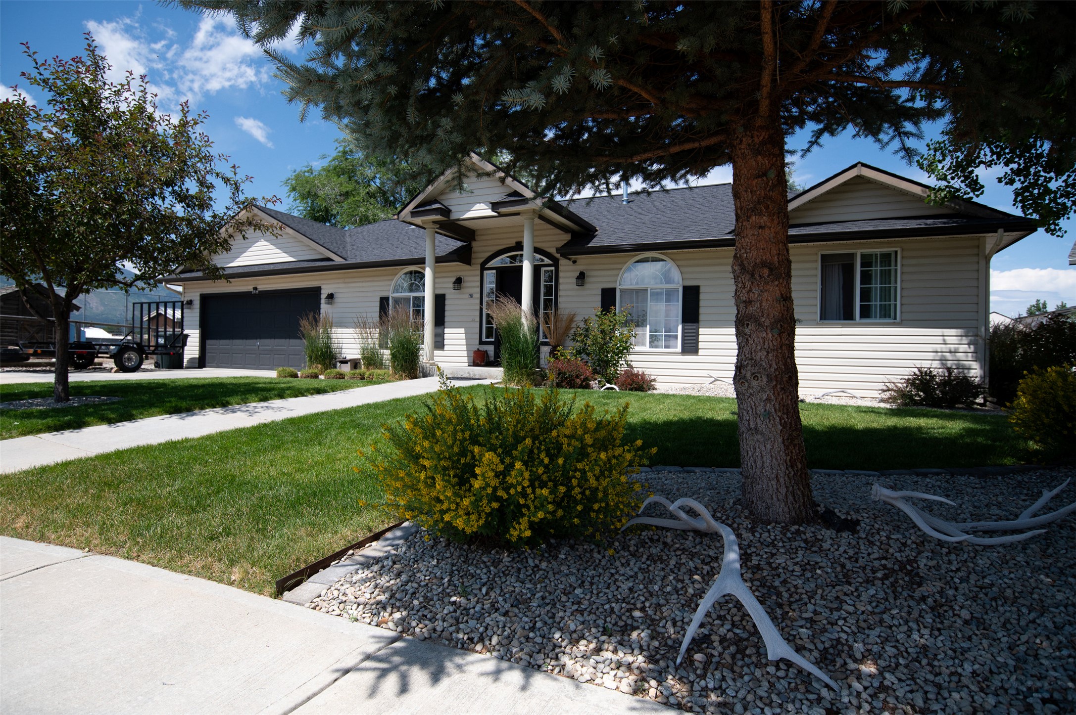 Hamilton, Montana 59840, United States, 3 Bedrooms Bedrooms, ,2 BathroomsBathrooms,Residential,Active,161811