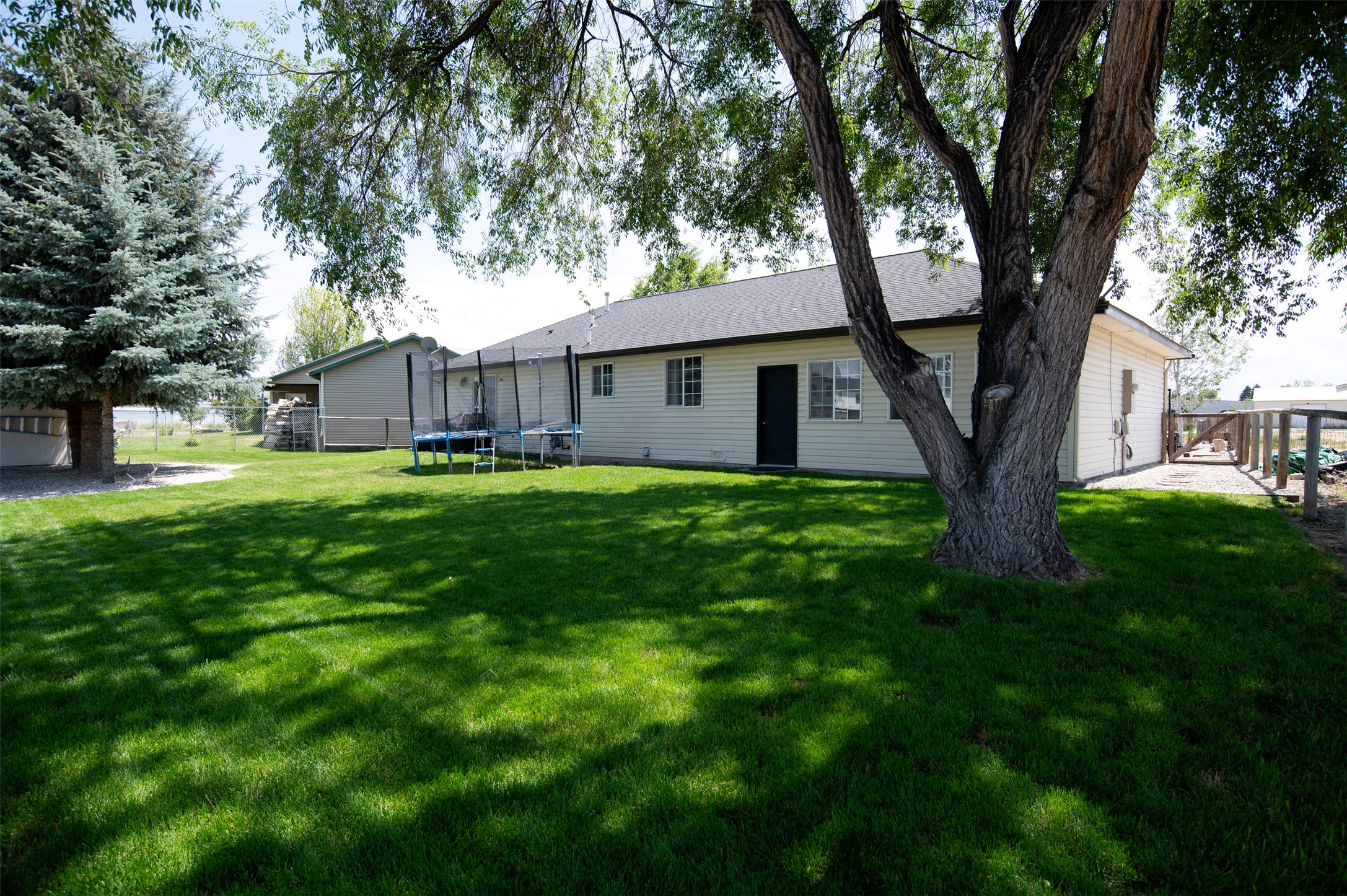 Hamilton, Montana 59840, United States, 3 Bedrooms Bedrooms, ,2 BathroomsBathrooms,Residential,Active,161811