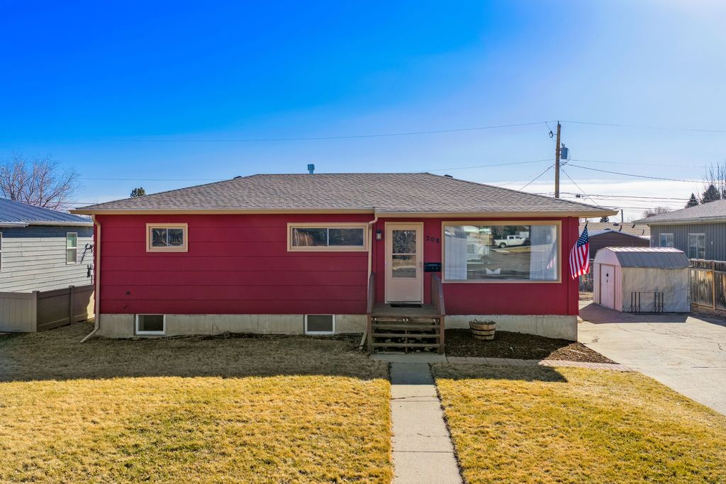 Photo of 208 Smelter Avenue NW, Great Falls, MT 59404 (MLS # 30065888)
