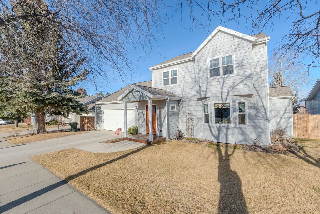Photo of 809 Tower Street, Helena, MT 59601 (MLS # 30069815)