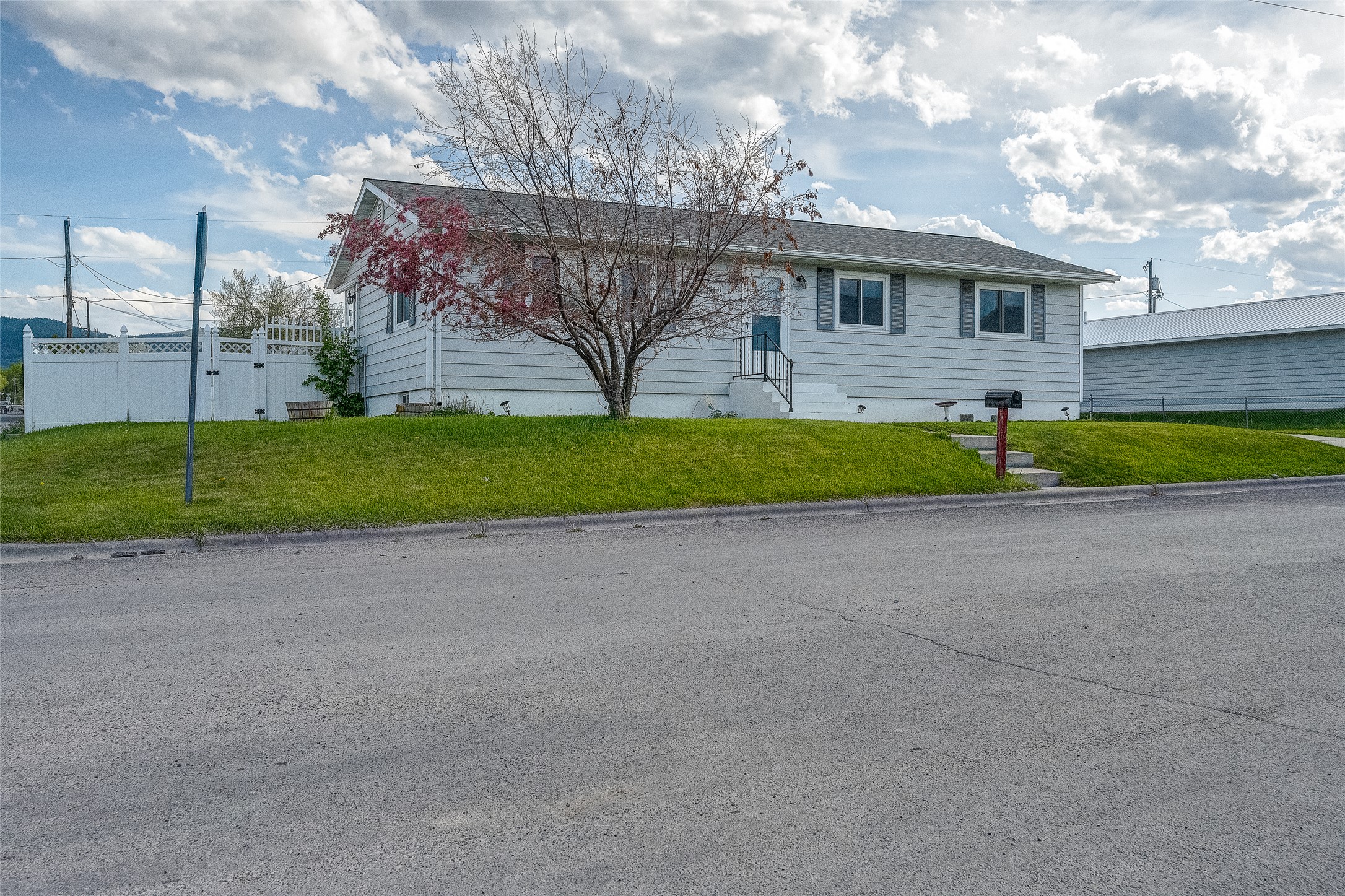 Helena, Montana 59601, United States, 5 Bedrooms Bedrooms, ,2 BathroomsBathrooms,Residential,Pending,131485