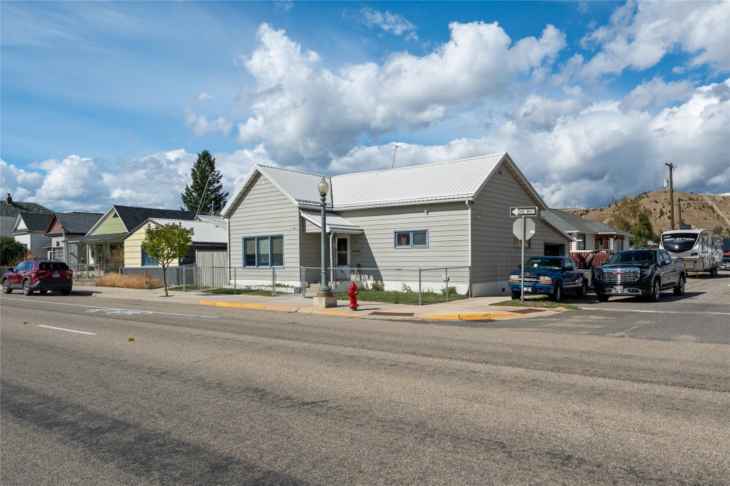 Photo of 624 E Commercial Avenue, Anaconda, MT 59711 (MLS # 30078177)