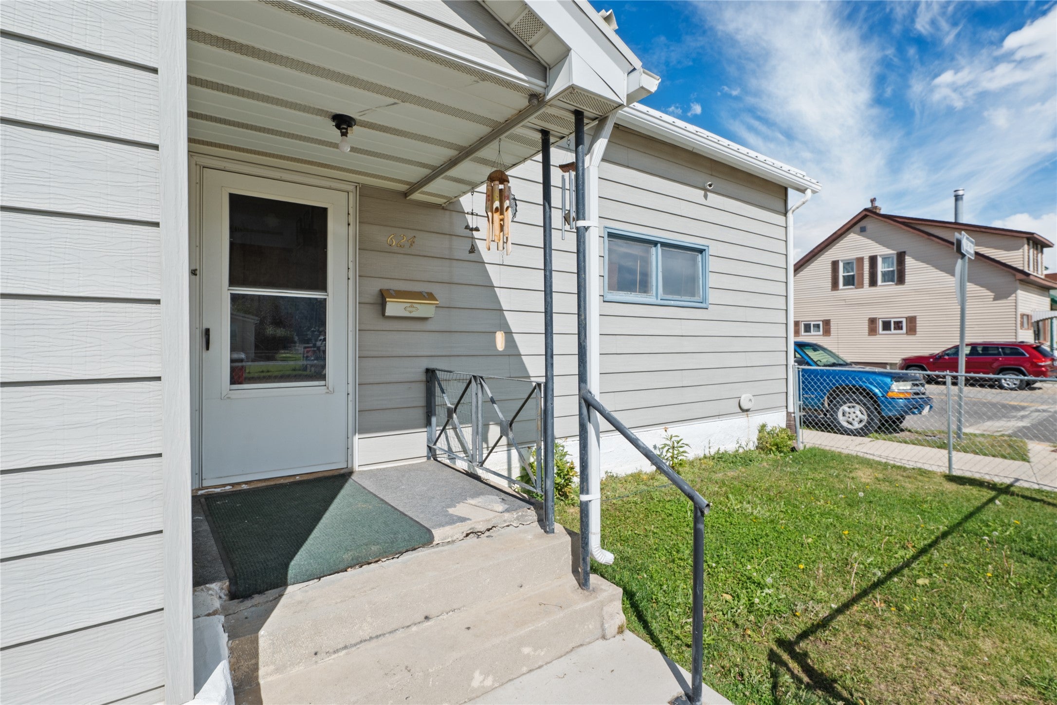 624 E Commercial Avenue