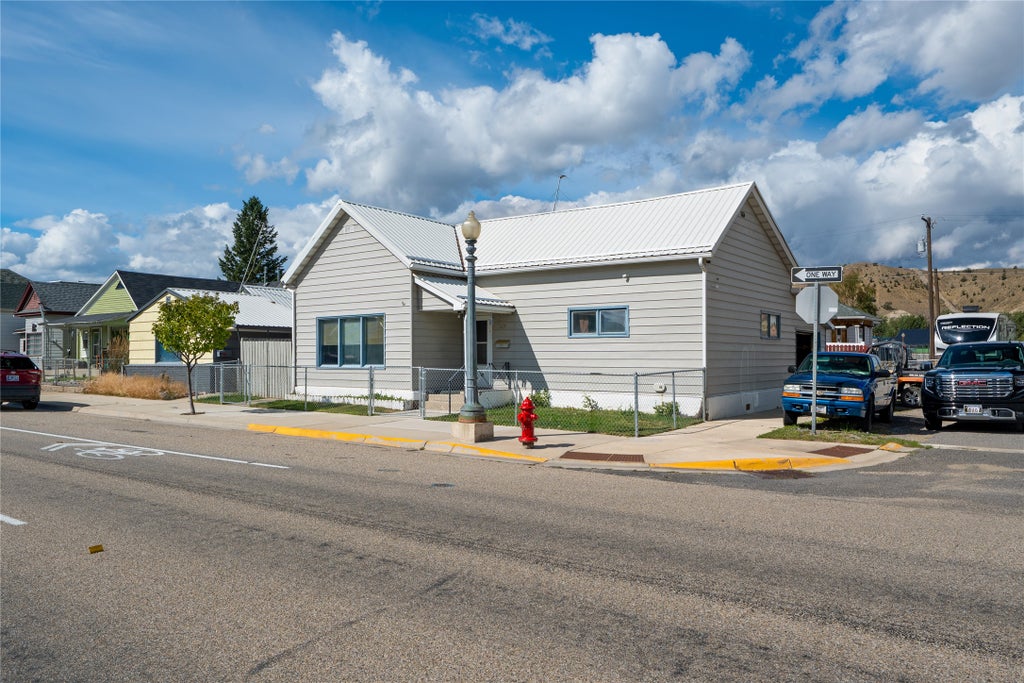 Photo of 624 E Commercial Avenue, Anaconda, MT 59711 (MLS # 30078177)