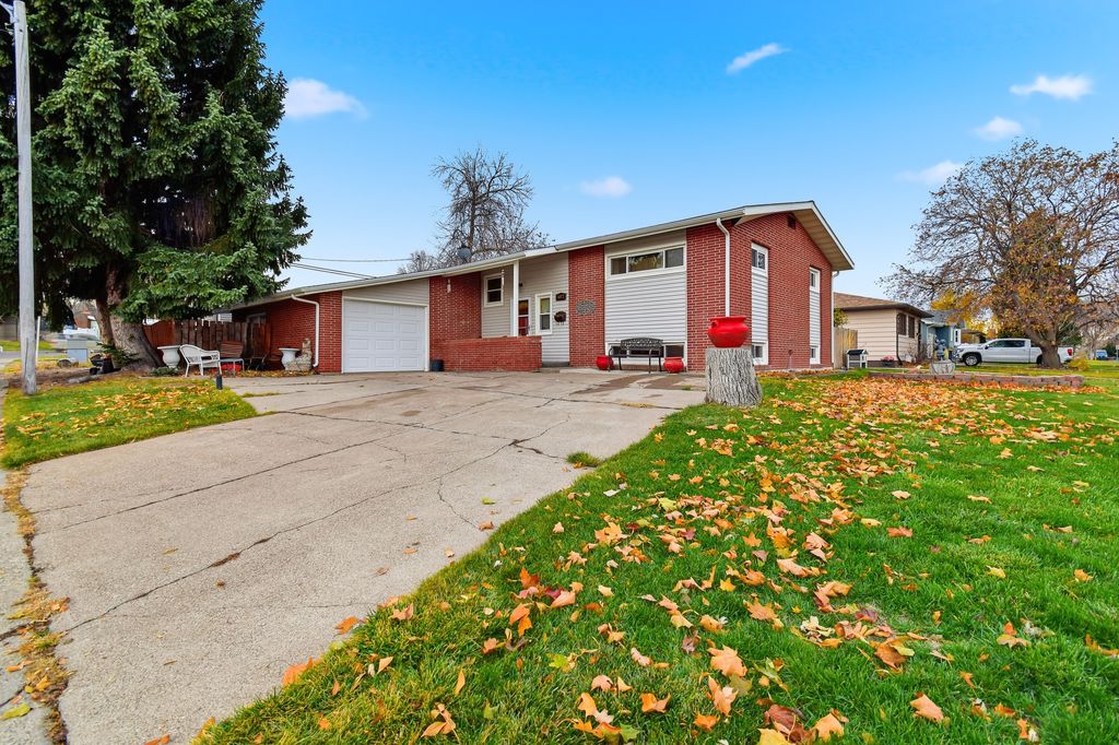 Photo of 602 Carol Drive, Great Falls, MT 59405 (MLS # 30060940)