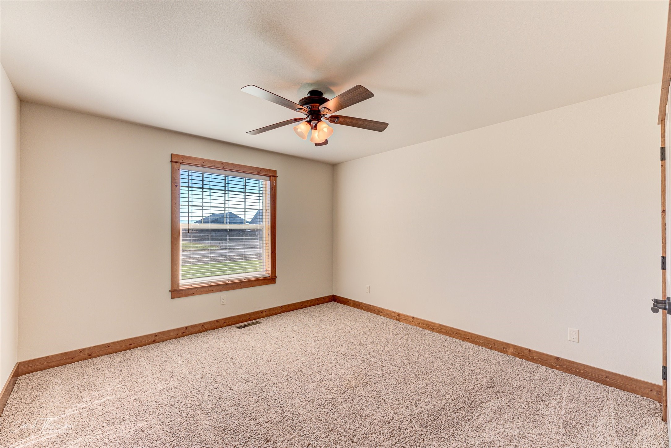 Helena, Montana 59602, United States, 3 Bedrooms Bedrooms, ,2 BathroomsBathrooms,Residential,Pending,41143