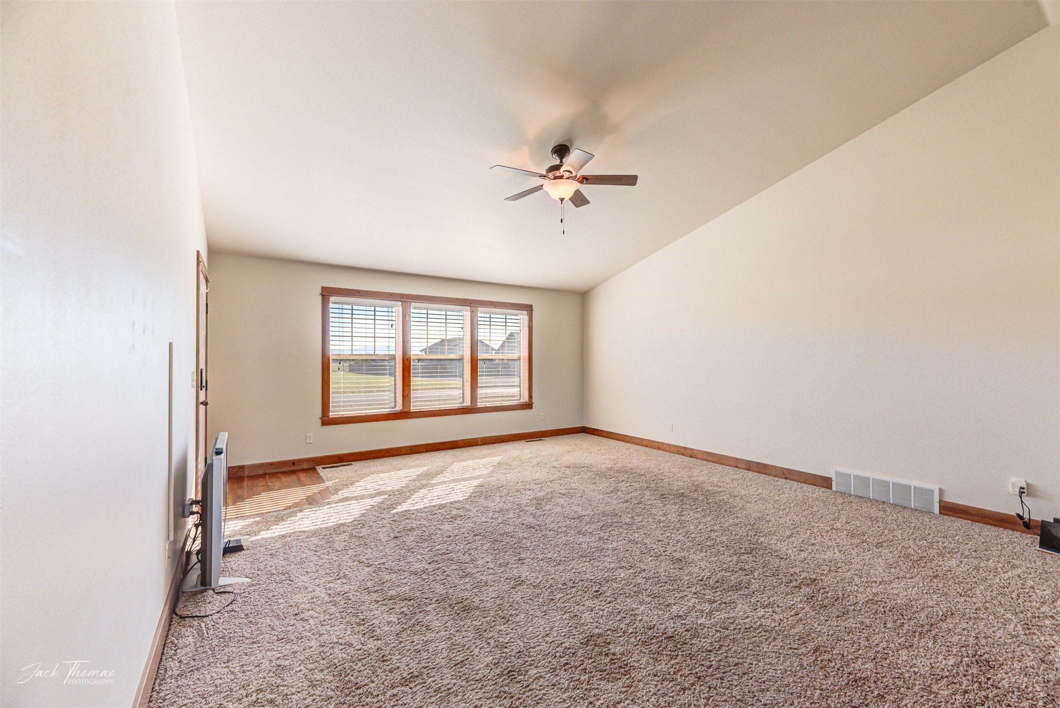 Helena, Montana 59602, United States, 3 Bedrooms Bedrooms, ,2 BathroomsBathrooms,Residential,Pending,41143