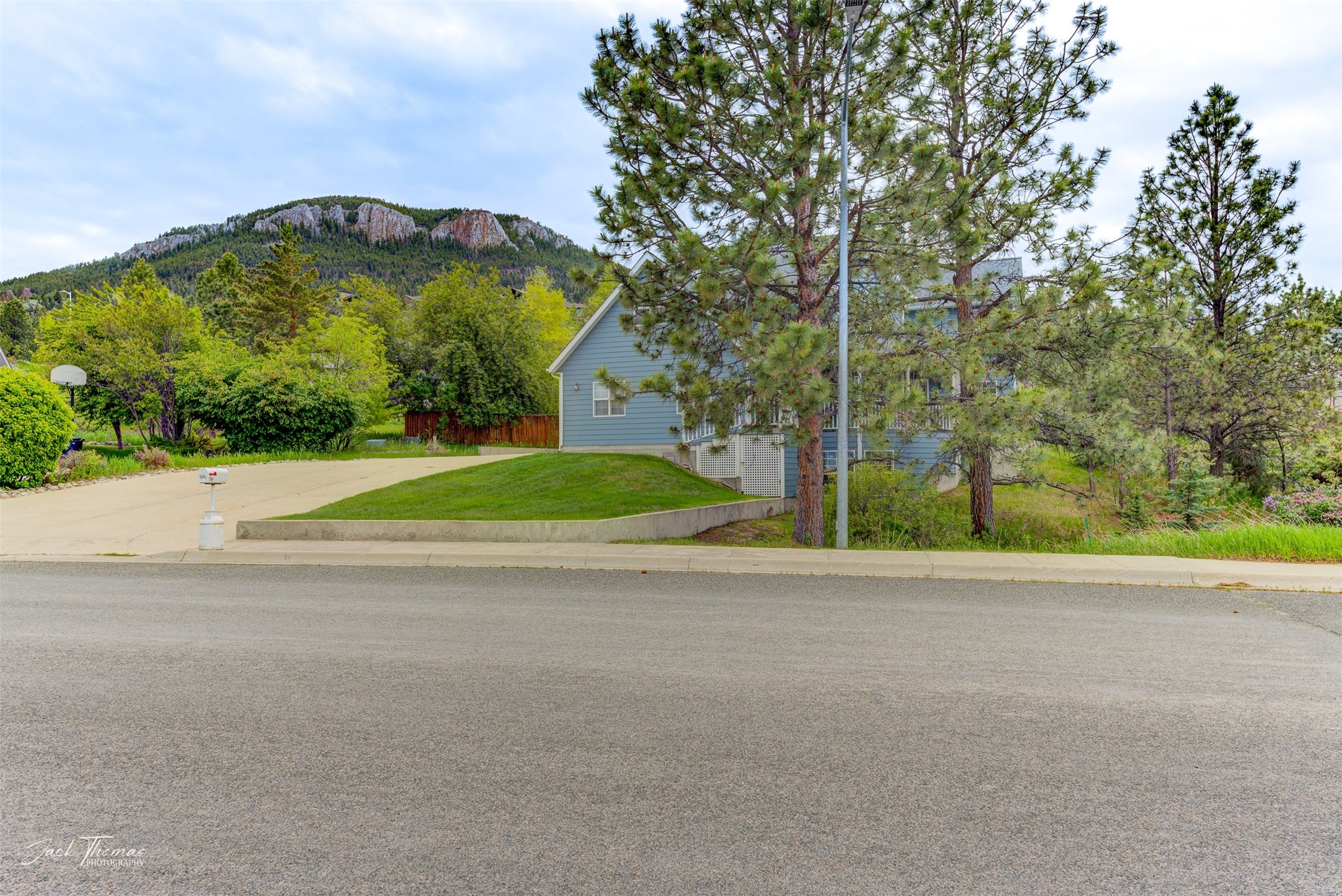 Helena, Montana 59601, United States, 5 Bedrooms Bedrooms, ,4 BathroomsBathrooms,Residential,Pending,55924