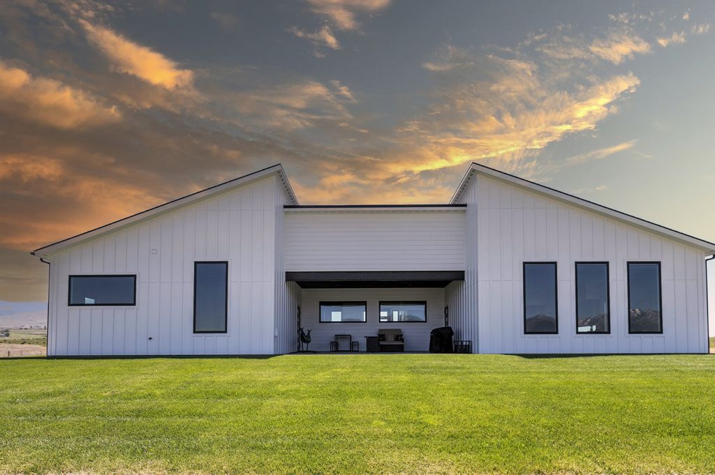 Photo of 770 Coyote Creek Drive, Corvallis, MT 59828 (MLS # 30052878)