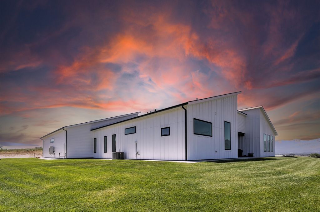 Photo of 770 Coyote Creek Drive, Corvallis, MT 59828 (MLS # 30052878)