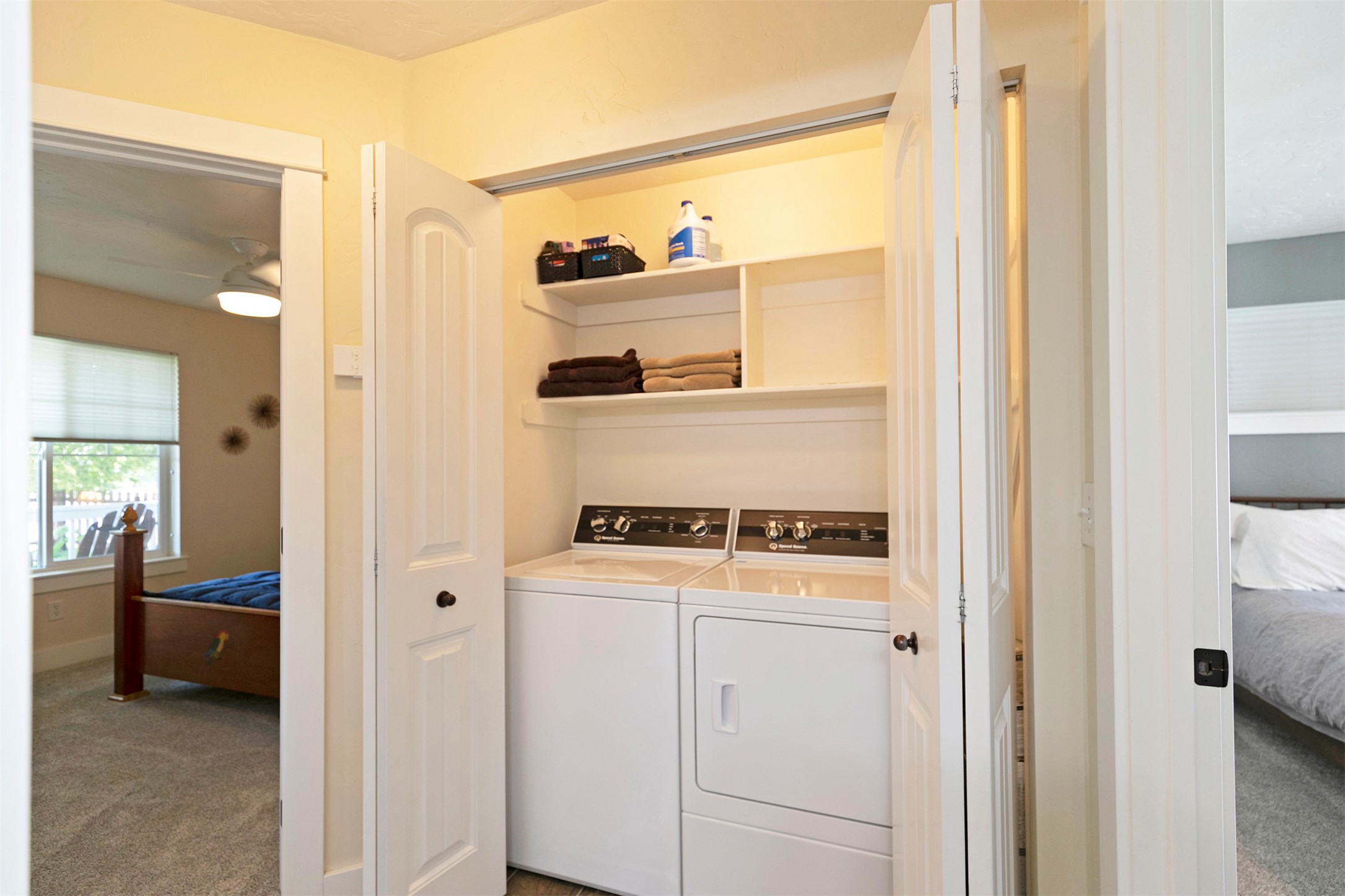 Hamilton, Montana 59840, United States, 2 Bedrooms Bedrooms, ,1 BathroomBathrooms,Residential,Active,204899