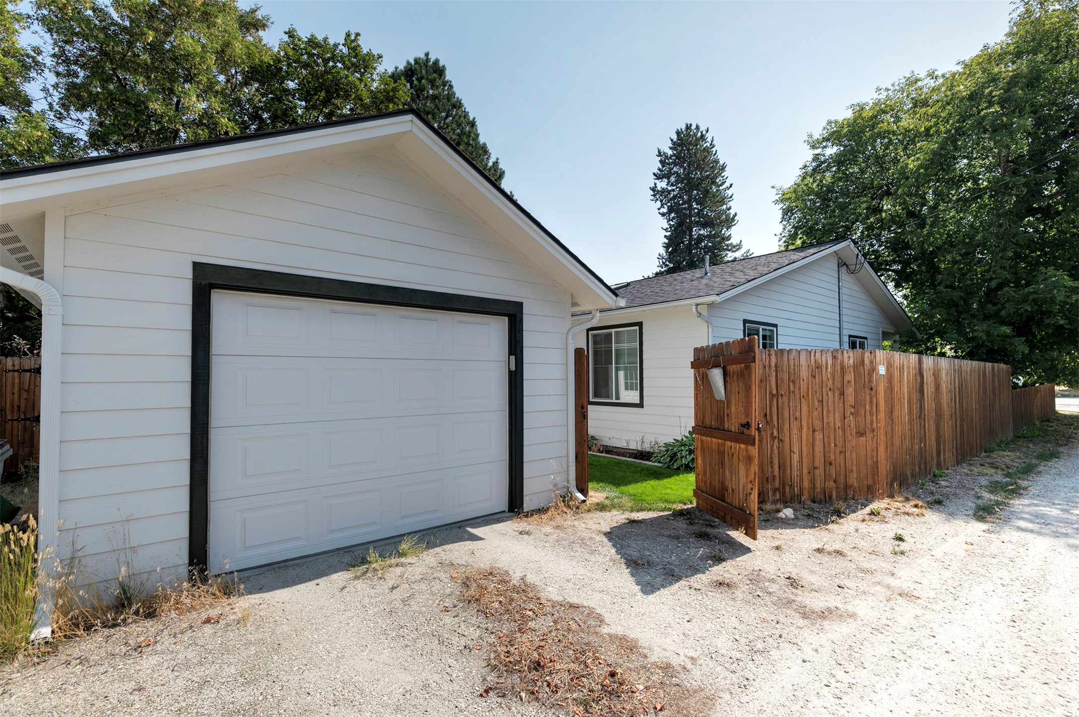 Hamilton, Montana 59840, United States, 2 Bedrooms Bedrooms, ,1 BathroomBathrooms,Residential,Active,204899