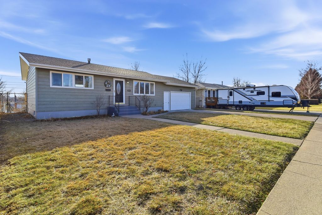 Photo of 432 23rd Avenue NE, Great Falls, MT 59404 (MLS # 30064884)