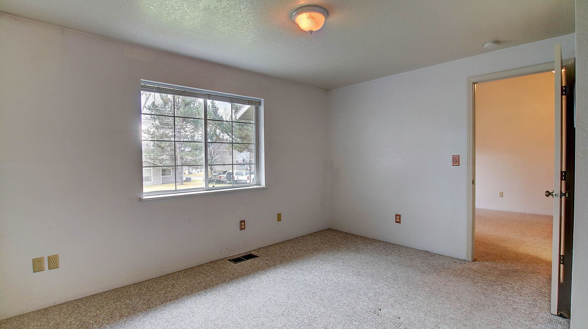 Missoula, Montana 59808, United States, 1 Bedroom Bedrooms, ,1 BathroomBathrooms,Residential,Active,246455