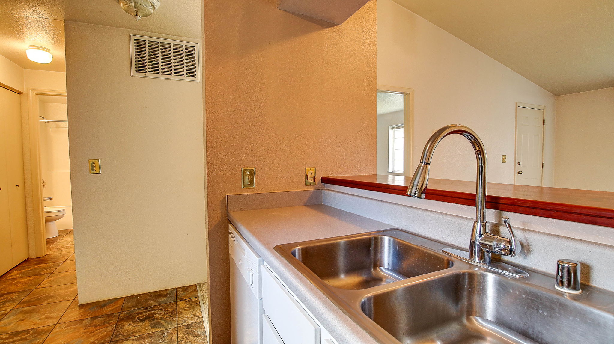 Missoula, Montana 59808, United States, 1 Bedroom Bedrooms, ,1 BathroomBathrooms,Residential,Active,246455