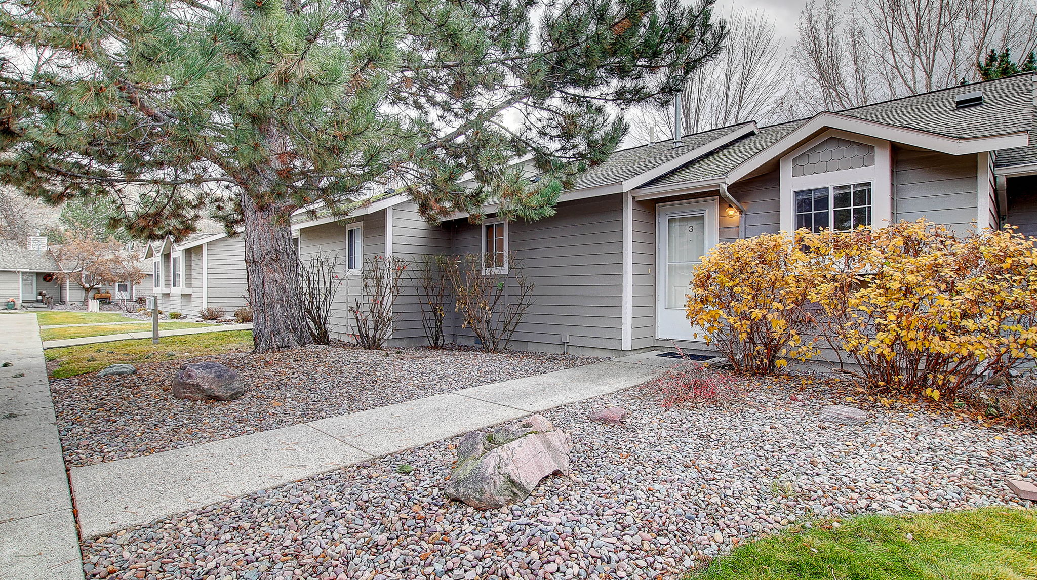 2711 Silvercrest Court 3