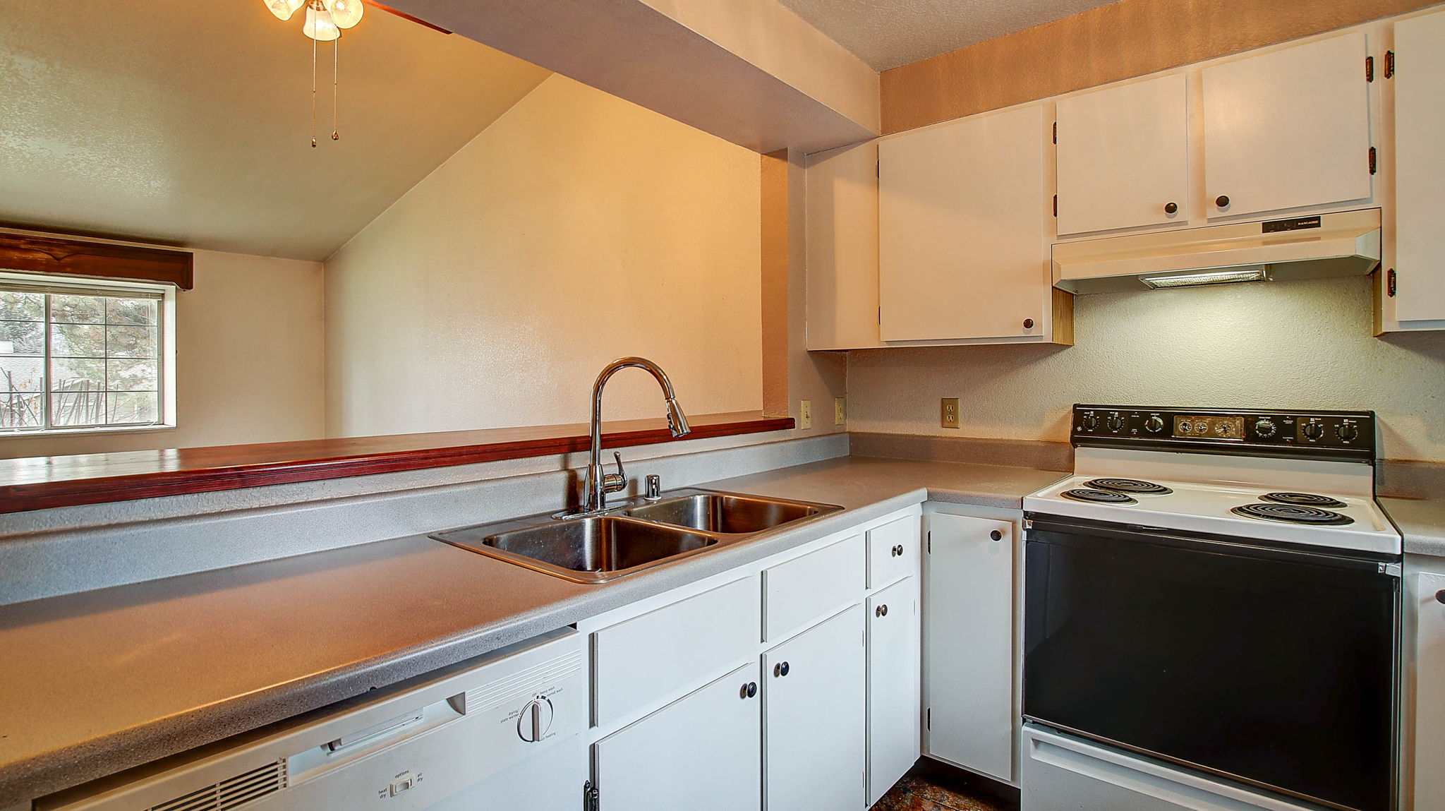 Missoula, Montana 59808, United States, 1 Bedroom Bedrooms, ,1 BathroomBathrooms,Residential,Active,246455