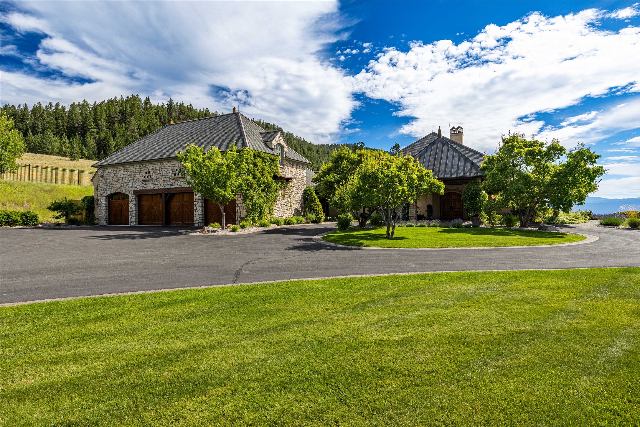 2761 Contour Road