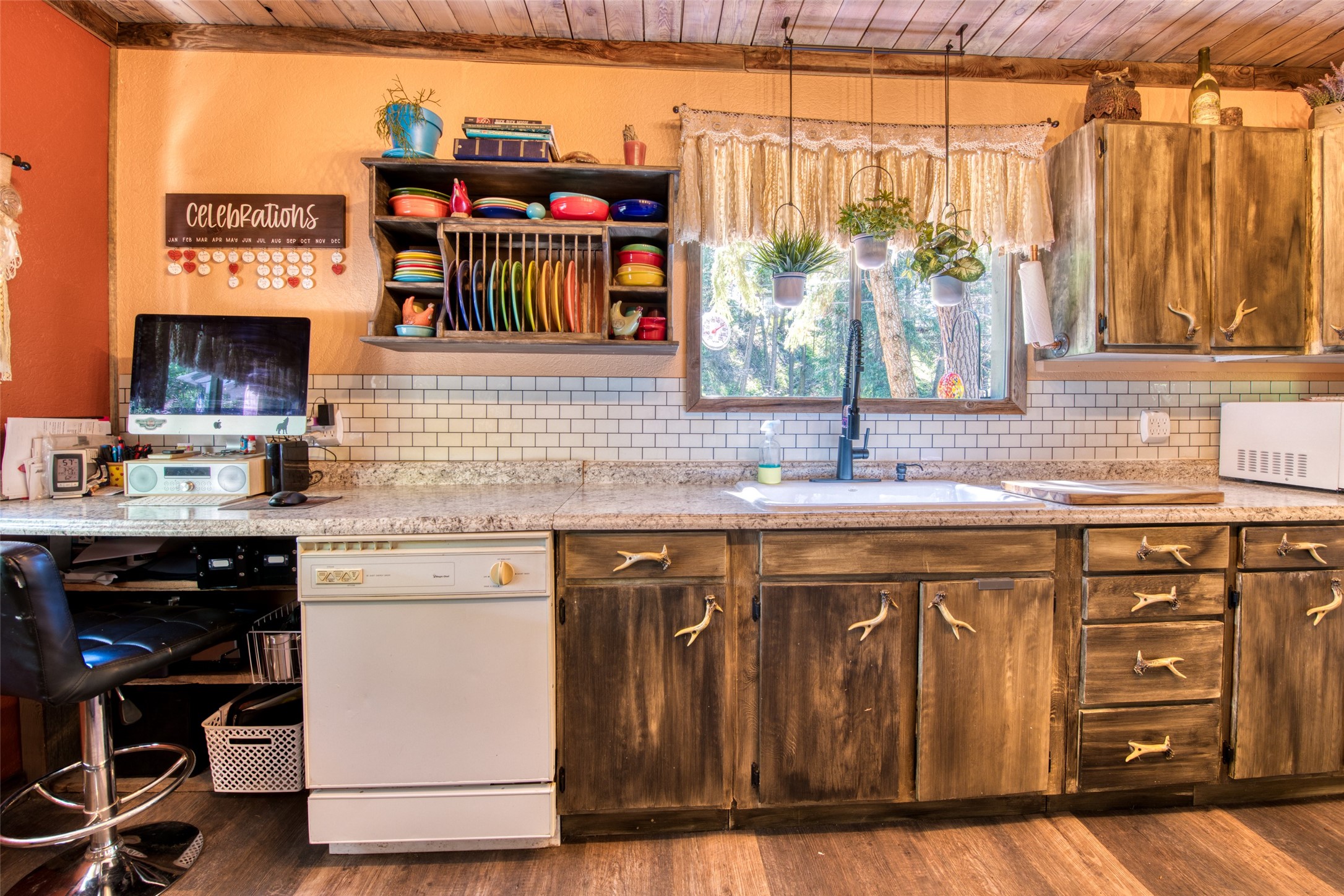 Darby, Montana 59829, United States, 1 Bedroom Bedrooms, ,1 BathroomBathrooms,Residential,Pending,57609