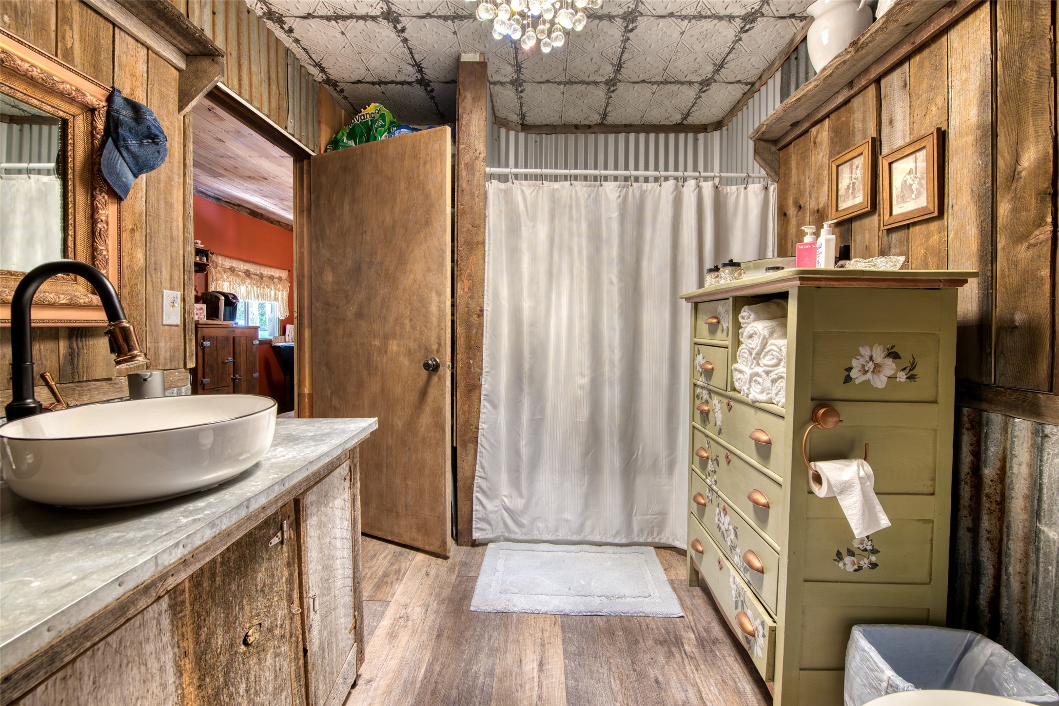 Darby, Montana 59829, United States, 1 Bedroom Bedrooms, ,1 BathroomBathrooms,Residential,Pending,57609