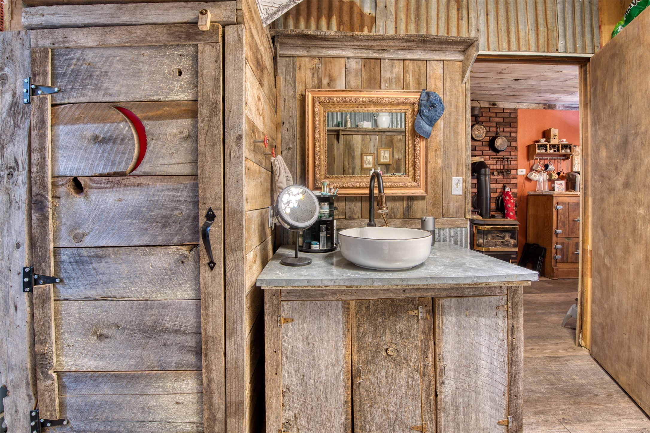 Darby, Montana 59829, United States, 1 Bedroom Bedrooms, ,1 BathroomBathrooms,Residential,Pending,57609