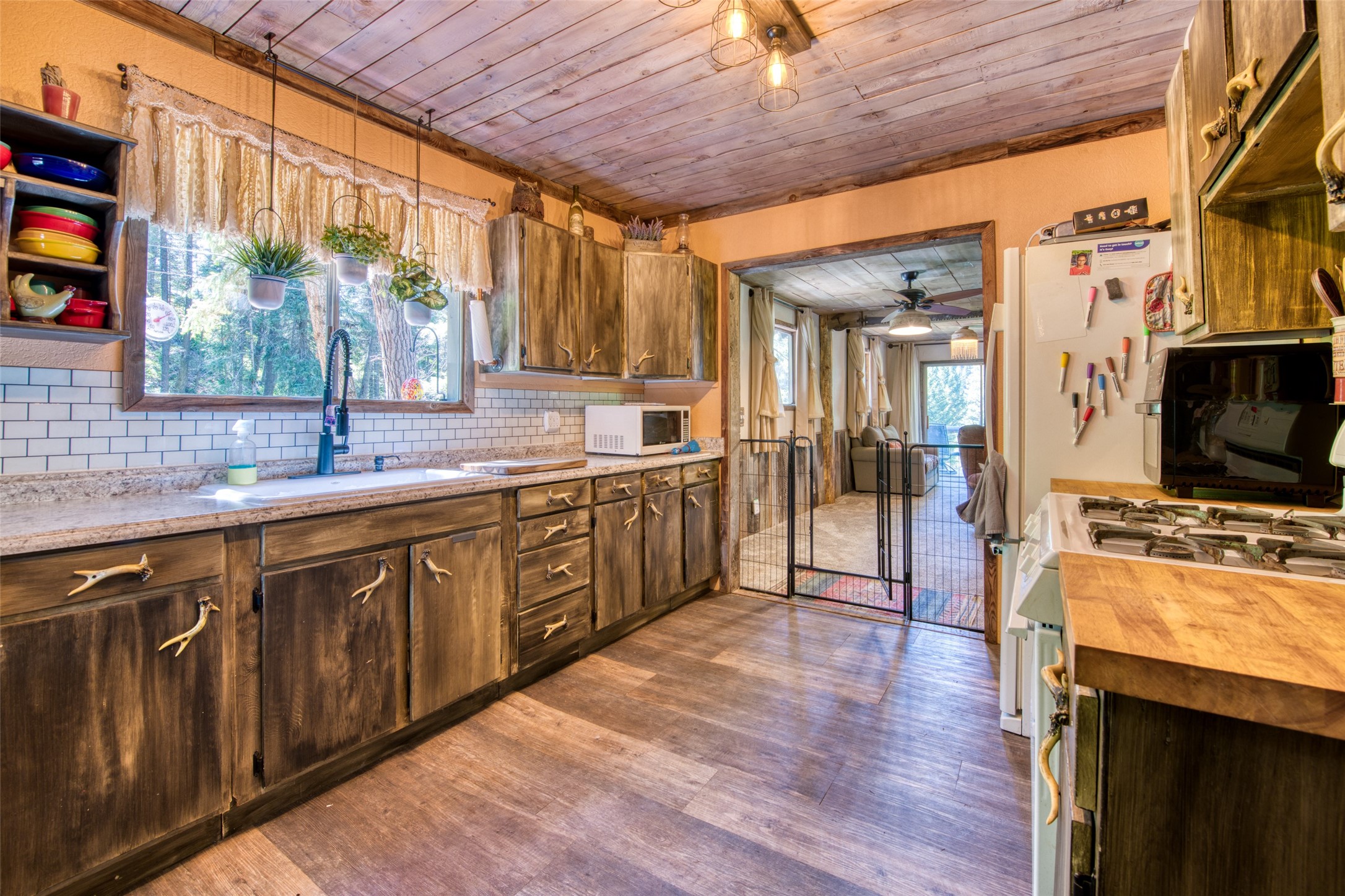 Darby, Montana 59829, United States, 1 Bedroom Bedrooms, ,1 BathroomBathrooms,Residential,Pending,57609