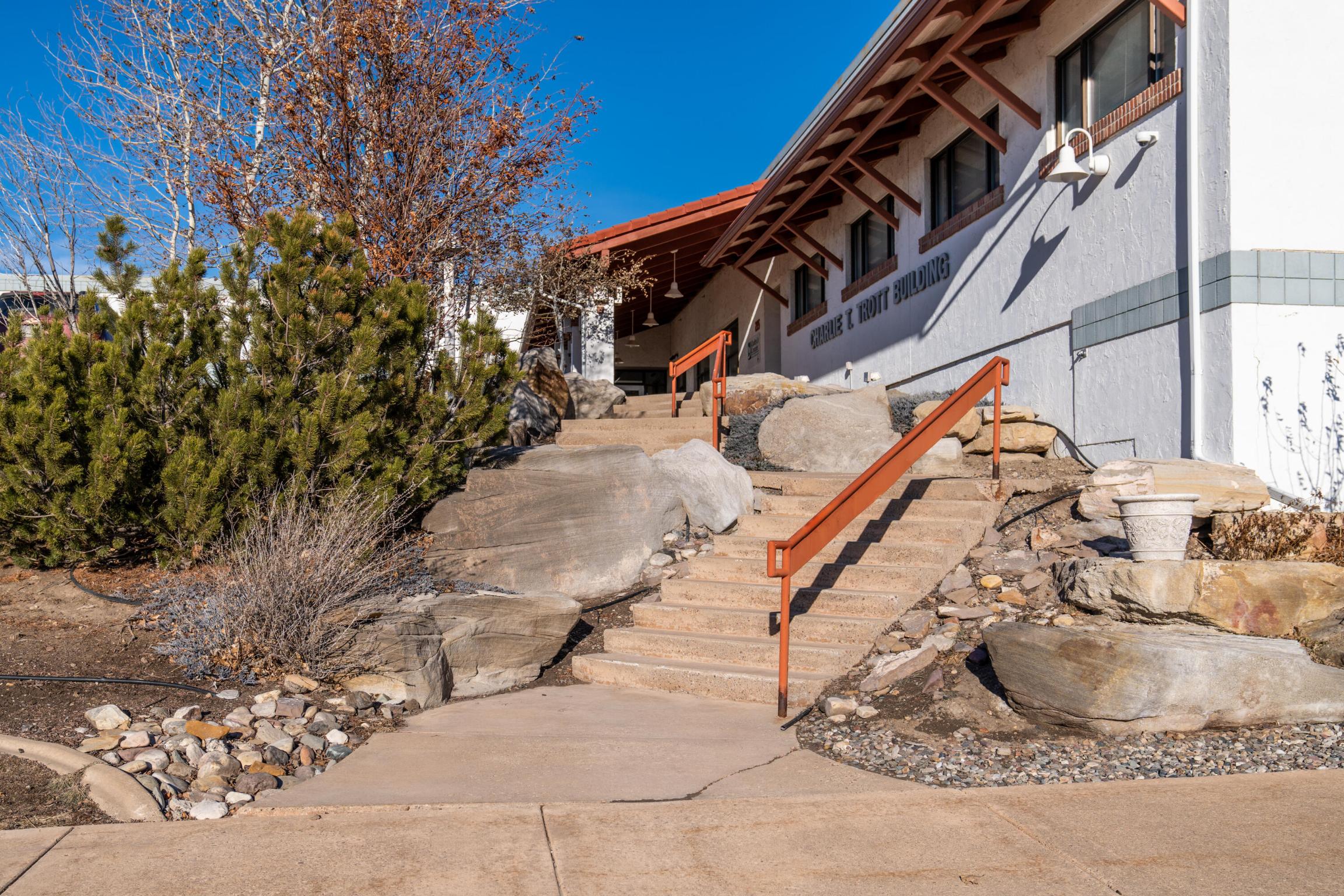 215 Smelter Avenue NE