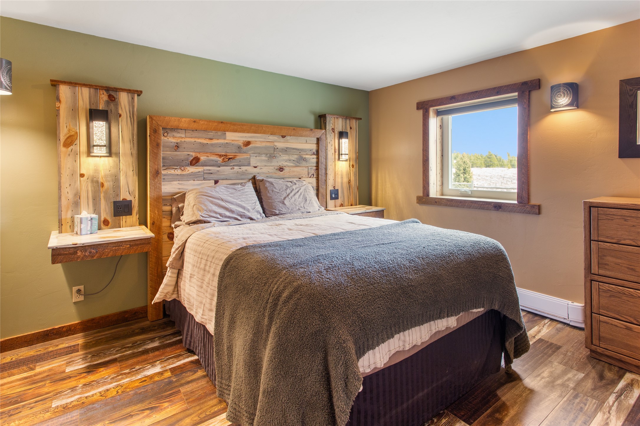 Butte, Montana 59701, United States, 4 Bedrooms Bedrooms, ,4 BathroomsBathrooms,Residential,Pending,58641