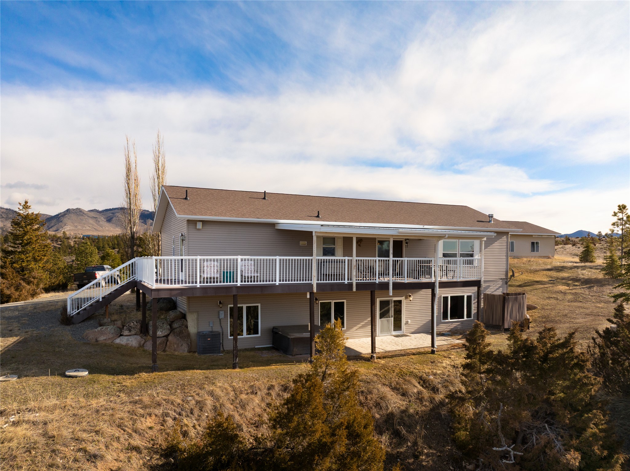 3523 Woodridge Trail