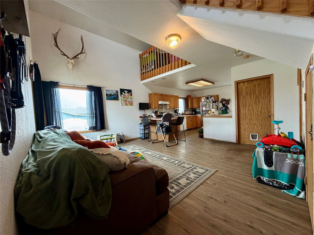 Photo of 1812 29th Avenue S, Great Falls, MT 59405 (MLS # 30069485)