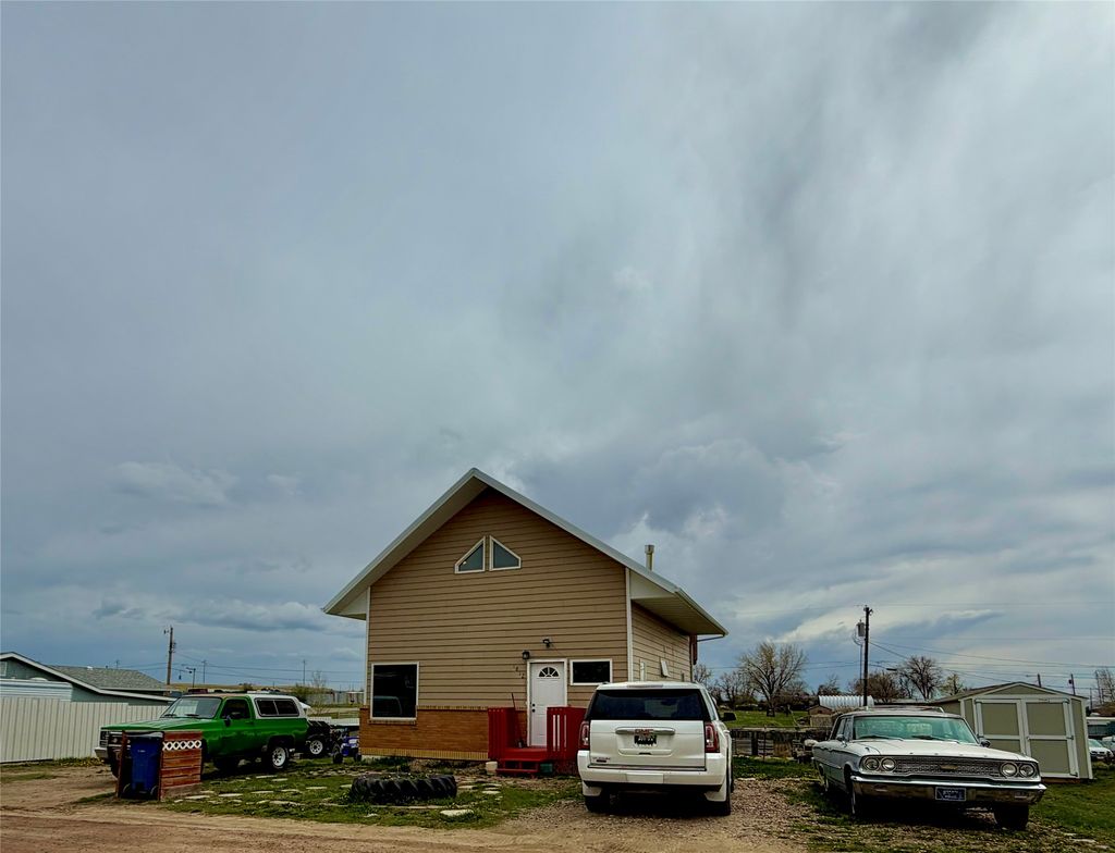 Photo of 1812 29th Avenue S, Great Falls, MT 59405 (MLS # 30069485)