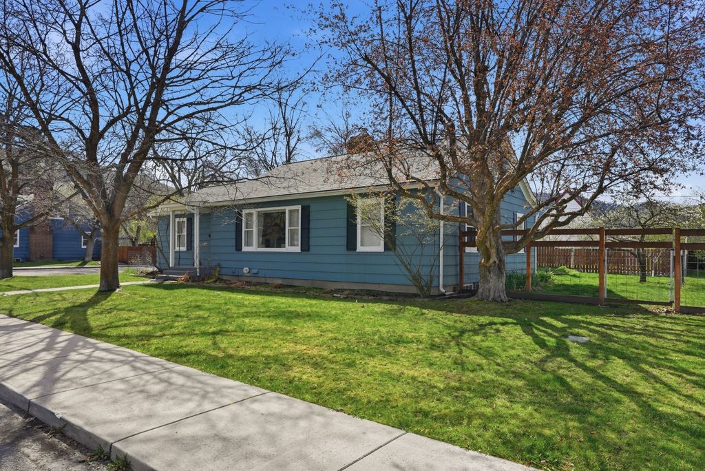 Photo of 401 Burlington Avenue, Missoula, MT 59801 (MLS # 30068392)