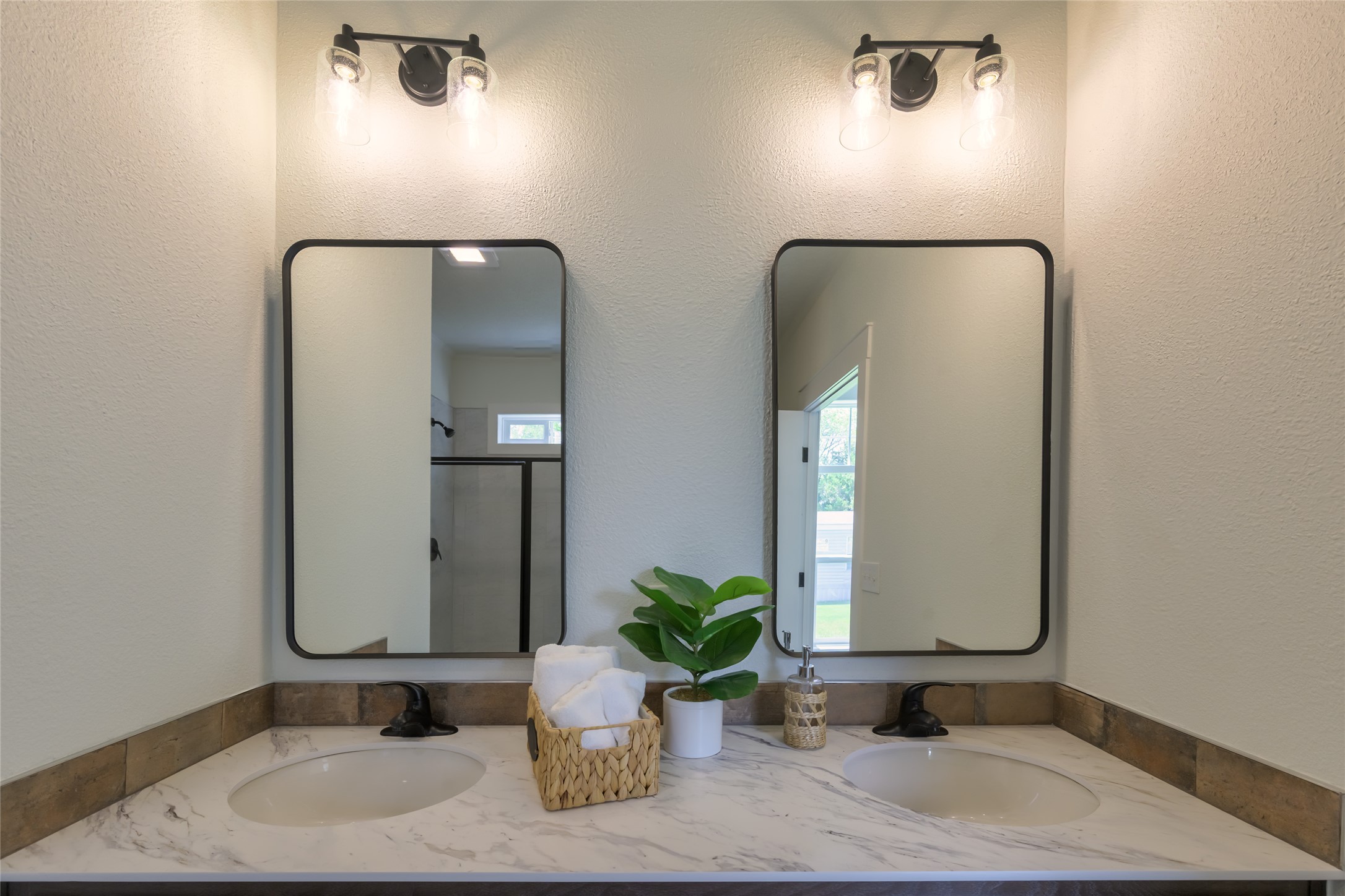 Missoula, Montana 59808, United States, 3 Bedrooms Bedrooms, ,2 BathroomsBathrooms,Residential,Active,160799