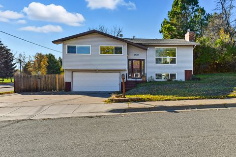 Photo of 900 25th Avenue SW, Great Falls, MT 59404 (MLS # 30060264) Photo of 900 25th Avenue SW, Great Falls, MT 59404 (MLS # 30060264)