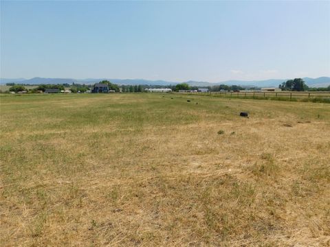 Photo of 318 Black Pearl Lane, Hamilton, MT 59840 (MLS # 30069151)