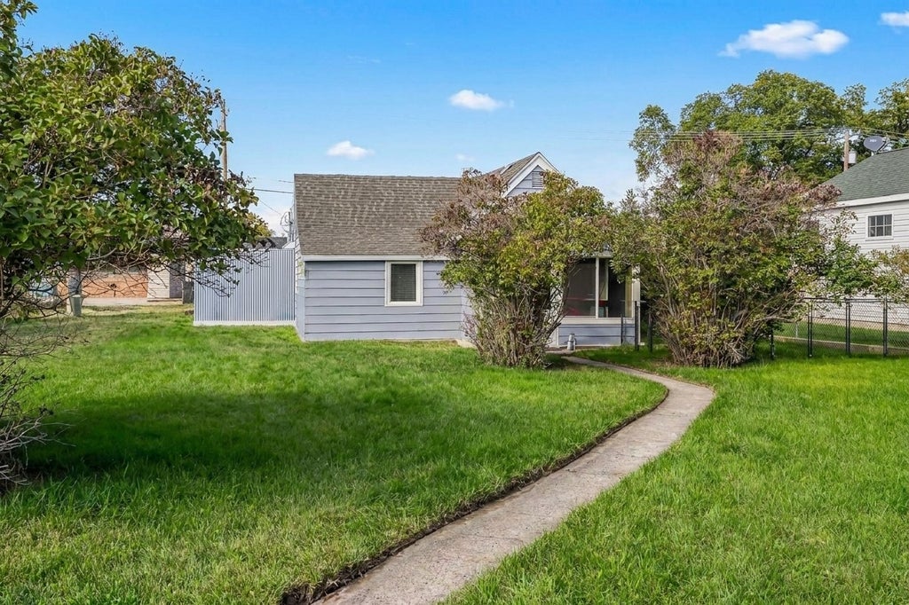 Photo of 1618 Livingston Avenue, Helena, MT 59601 (MLS # 30078438)