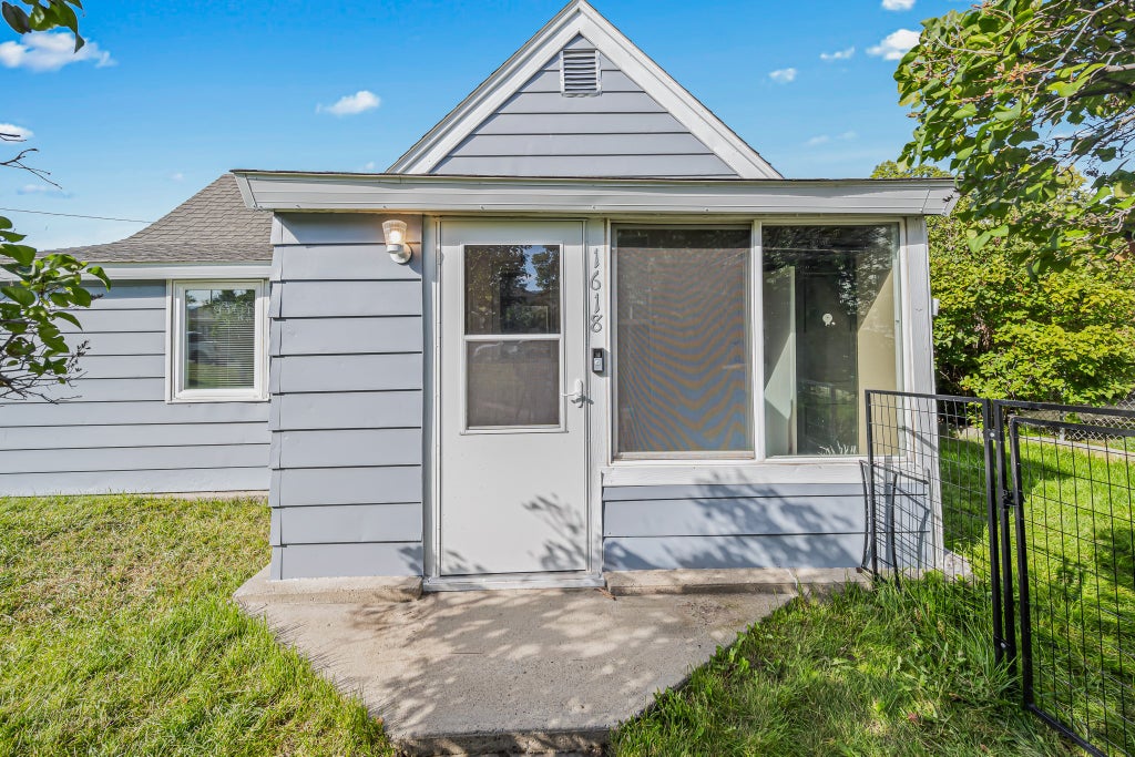 Photo of 1618 Livingston Avenue, Helena, MT 59601 (MLS # 30078438)