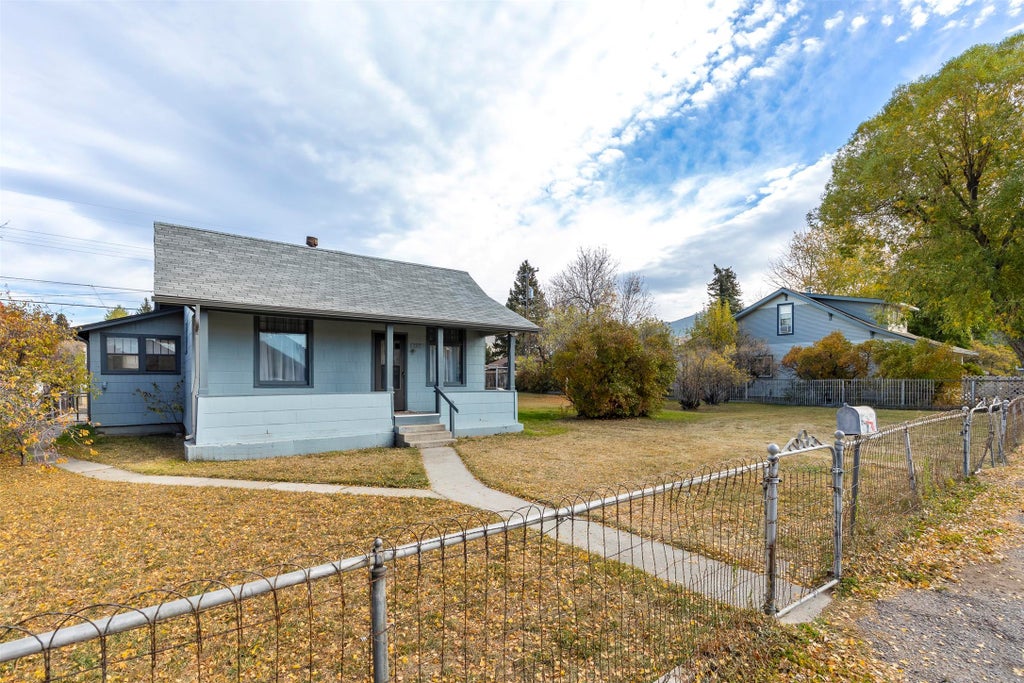 Photo of 2307 Locust Street, Butte, MT 59701 (MLS # 30079500)